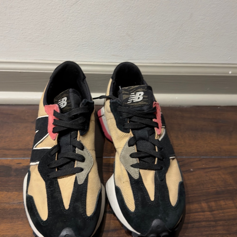 New Balance Men's Black and Tan Sneakers